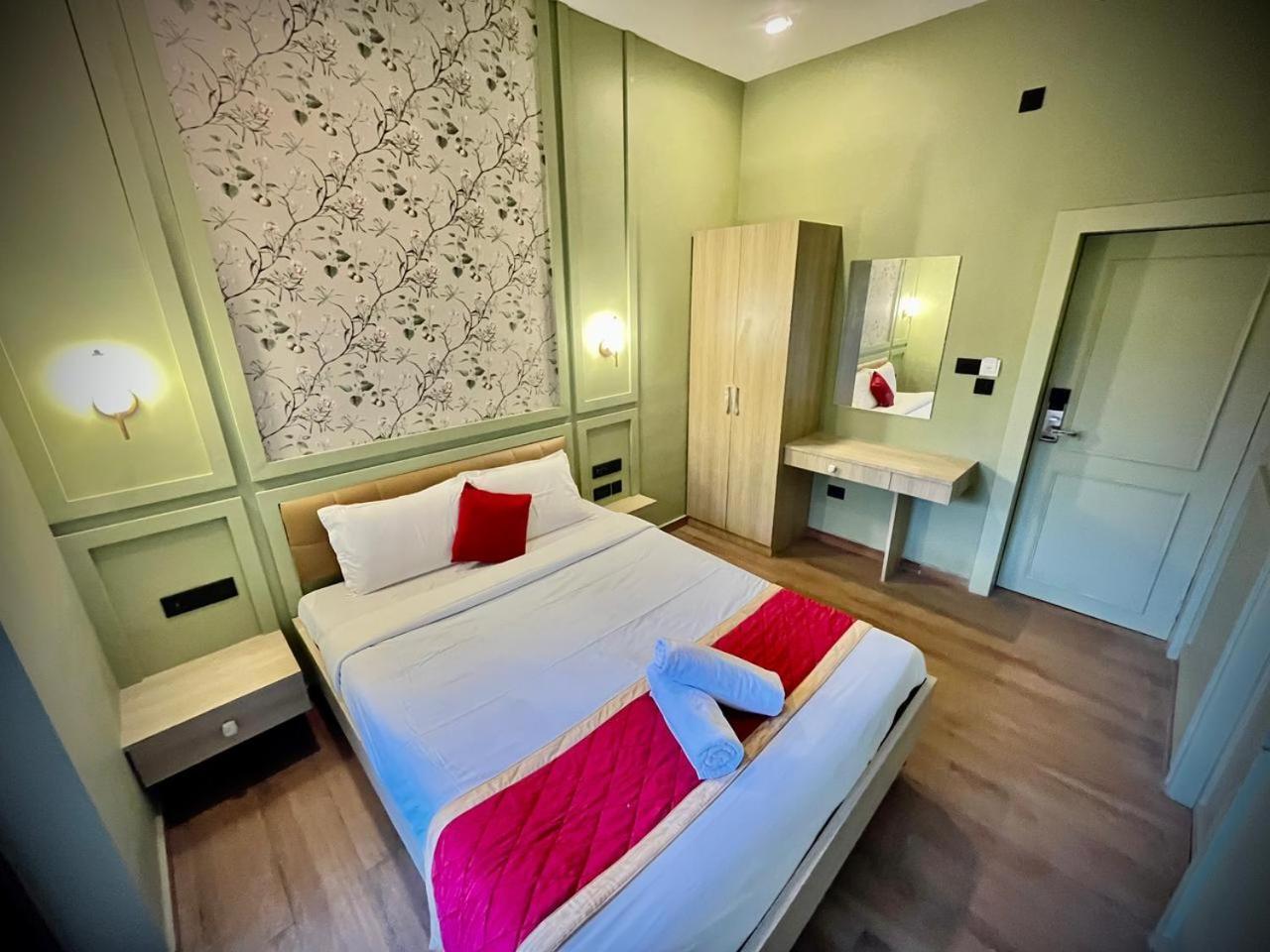 Hotel Castle Manor - Auroville Beach Puducherry Buitenkant foto