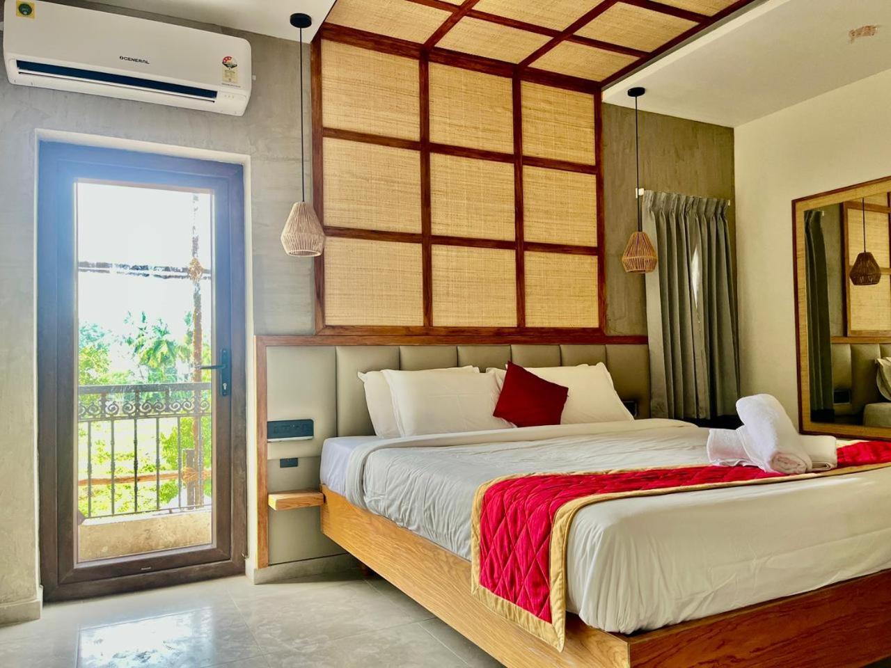 Hotel Castle Manor - Auroville Beach Puducherry Buitenkant foto