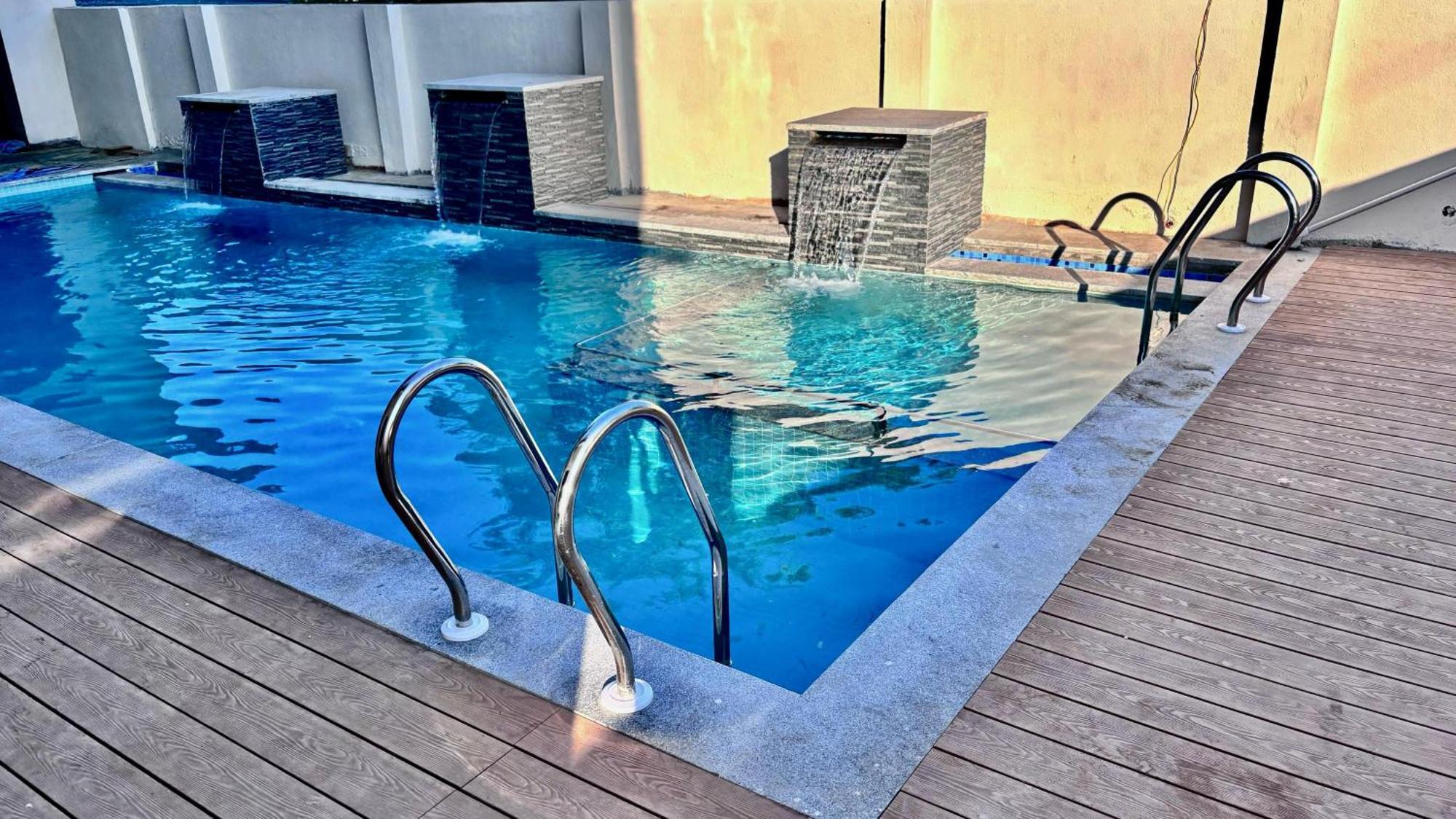 Hotel Castle Manor - Auroville Beach Puducherry Buitenkant foto